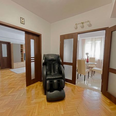 Relax Old Town Apartment Орадя Экстерьер фото