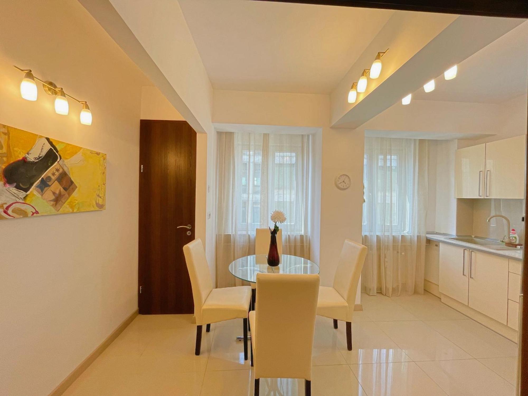 Relax Old Town Apartment Орадя Экстерьер фото